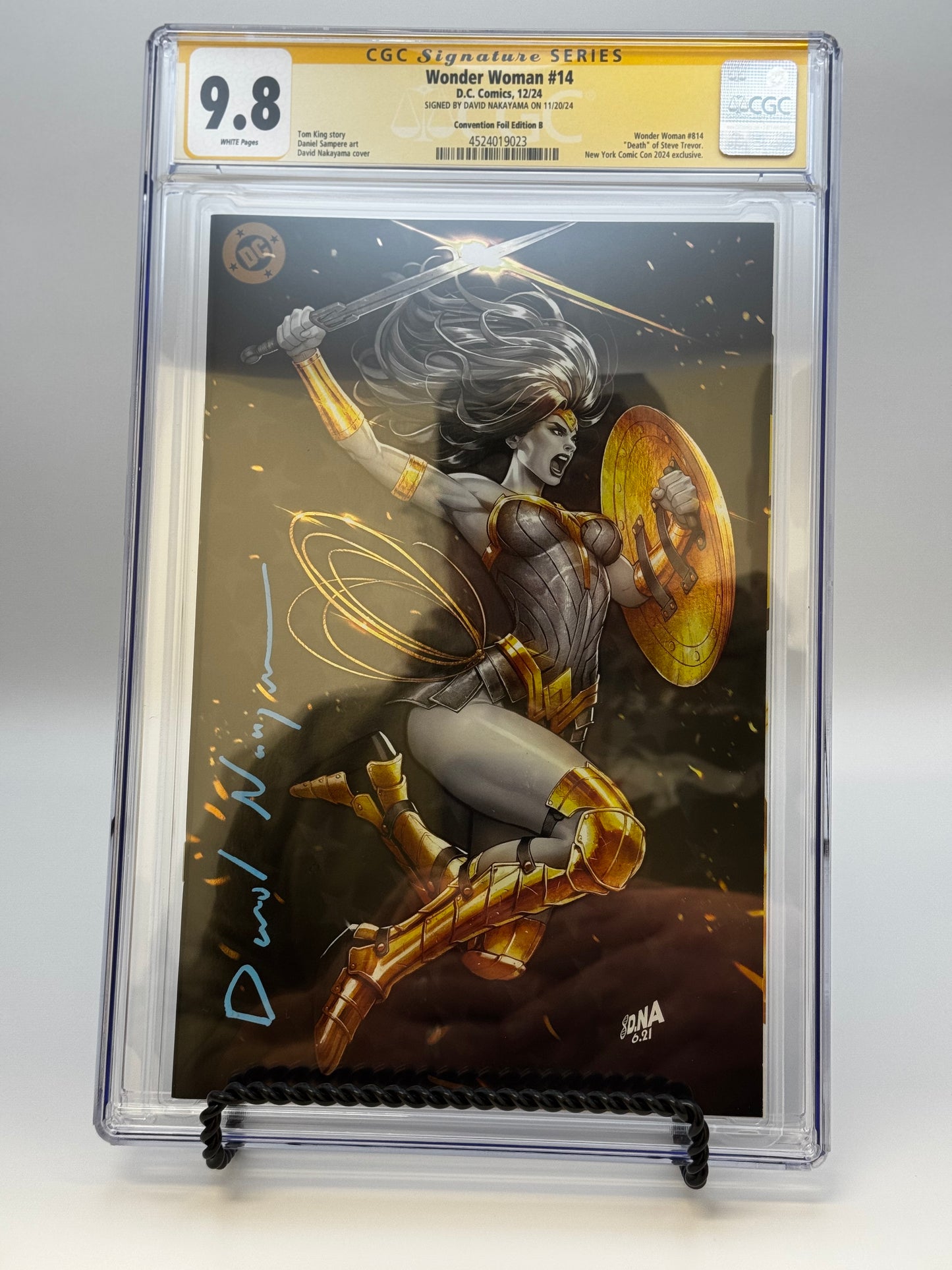 [SIGNED BY DAVID NAKAYAMA] [FOIL] WONDER WOMAN #14 DAVID NAKAYAMA NYCC BLACK & GOLD EXCLUSIVE VIRGIN VAR [CGC 9.8 YELLOW LABEL] [IN STOCK]